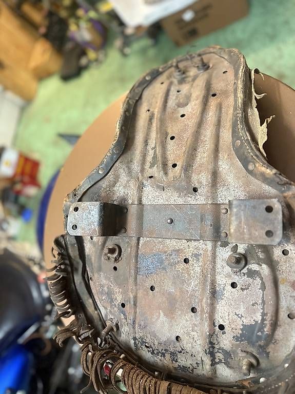 Toutes les pièces détachées moto: Harley Davidson Knucklehead siège  – D'occasion à Begnins par STAR-DESIGN 1