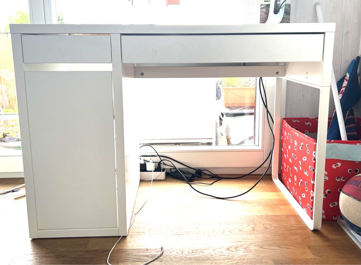 Schreibtische: Kinder Schreibtisch IKEA – Gebraucht aus Thalwil von