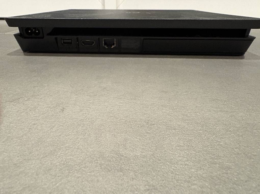 Consoles: PS4 con 3 controller  – D'occasion à Cadro par Argosound 3