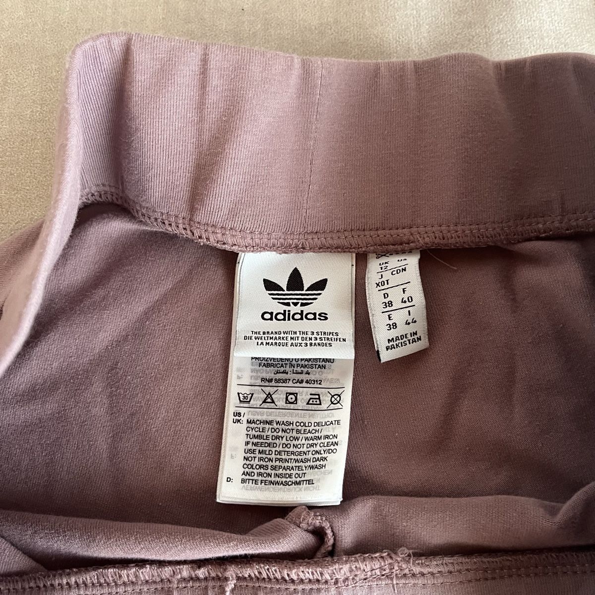 Adidas Leggings: Leggings Adidas Gr. XS/S – Nuovo (secondo la descrizione) da Cunter venduto da tiramisuuu_ 3