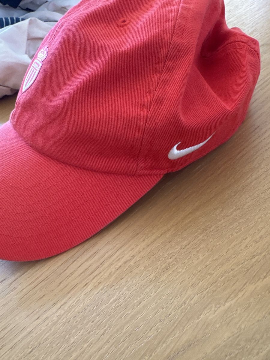Nike Chapeaux, bonnets & casquettes: Kappe Nike rot AC Monaco – D'occasion à Zürich par strickliesel1996 1