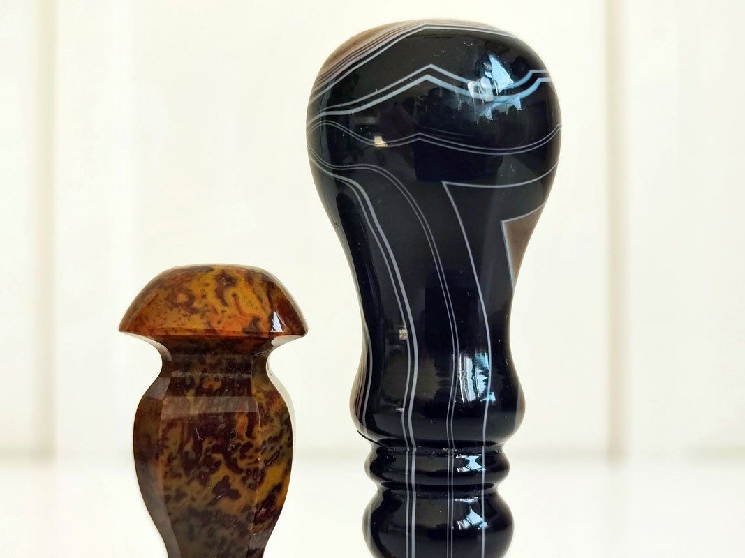 Stempel: Zwei Petschaften mit Schaft aus Stein – Gebraucht aus Zuerich von Antiquarium 1
