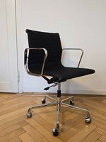 Vitra EA 117 Bürostuhl von Eames in schwarzem Stoff (1)