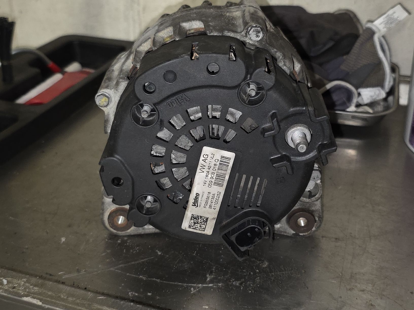 Audi Alle Autoersatzteile: VW/Audi Lichtmaschine 14V 180A 059 903 018 Q – Gebraucht aus Hermetschwil-Staffeln von Ro.Ton 1