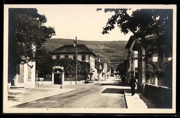 Cartoline postali: AK Landeron, Strassenpartie mit Häusern – Usato da Berlin venduto da bartko-reher
