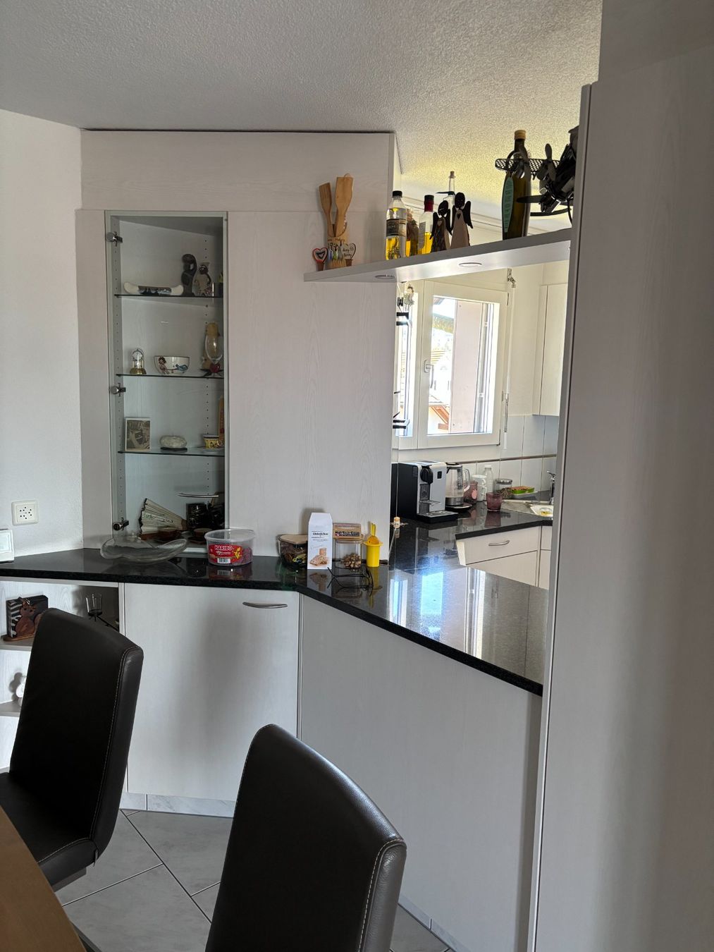 V-Zug Cucine complete: Einbauküche hell mit Granitabdeckung gebraucht – Usato da Jonen venduto da jum_62tc 1