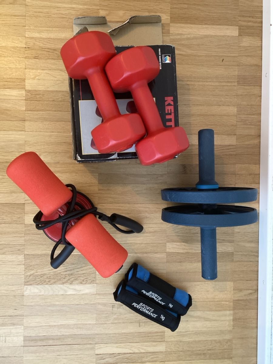 Hometrainer: Fitness-Set mit Hanteln, Bauchtrainer, Manschetten 2 – Usato da Emmenbrücke venduto da publikum 1