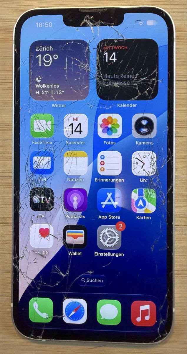 Apple Handys / Smartphones: Apple iPhone 13, Glas defekt – Defekt aus Reinach AG von sabaton63