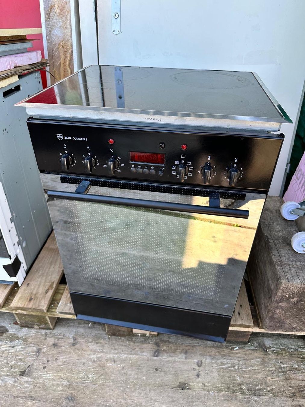 V-Zug Fours: Backofen mit Glaskeramik – D'occasion à Spreitenbach par Space_X