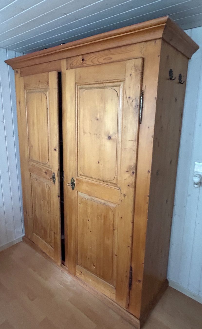 Armoires: antiker Schrank – D'occasion à Emmetten par carlamak 1