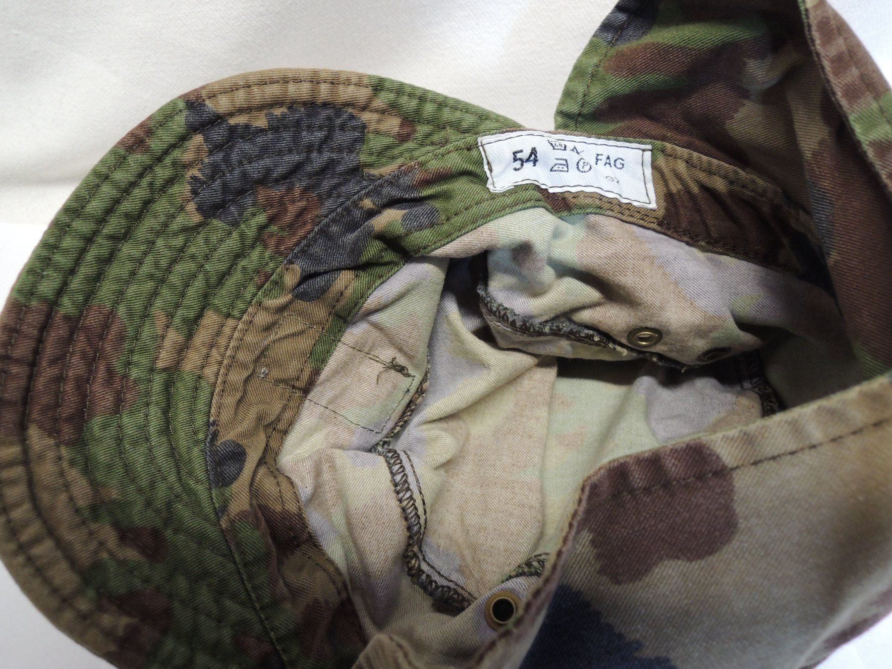 Schweizer Armee Uniformi: Schweizer Armee Mütze mit 4 Gradabzeichen – Usato da Uznach venduto da Othmar52 4