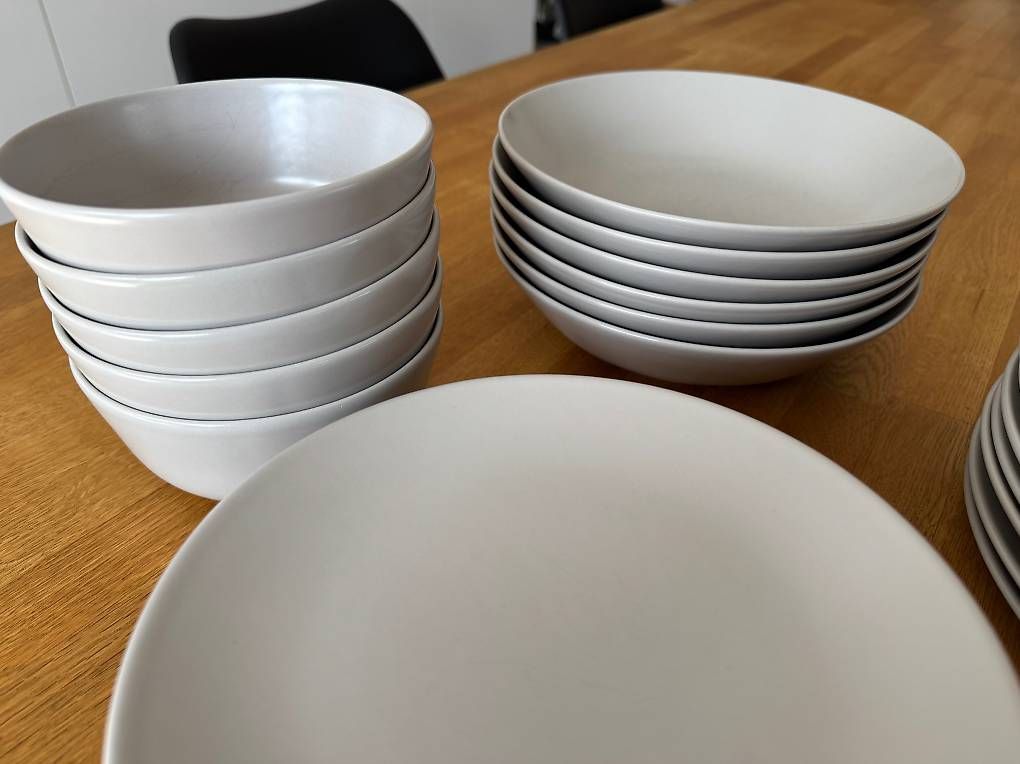 Ikea Services de table: Geschirrset in Hellgrau, modernes Design – Neuf (Voir description) à Stein AG par noahstr 1