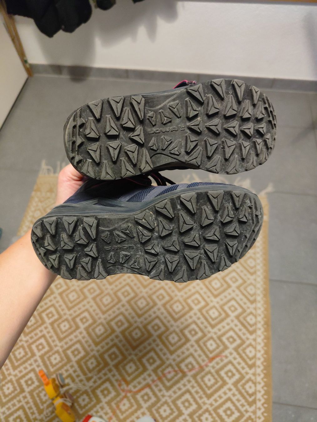Lowa Chaussures filles: Chaussures de marche LOWA T.31 – D'occasion à Bulle par kasumi163 1