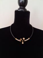 Schmuck-Kette mit dazugehörenden Ohrsteckern von David Grau