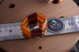 Bernstein    Ring    mit Gummizug   Ab 1.-