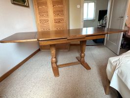 Ausziehbarer Esstisch / Säulentisch aus Holz