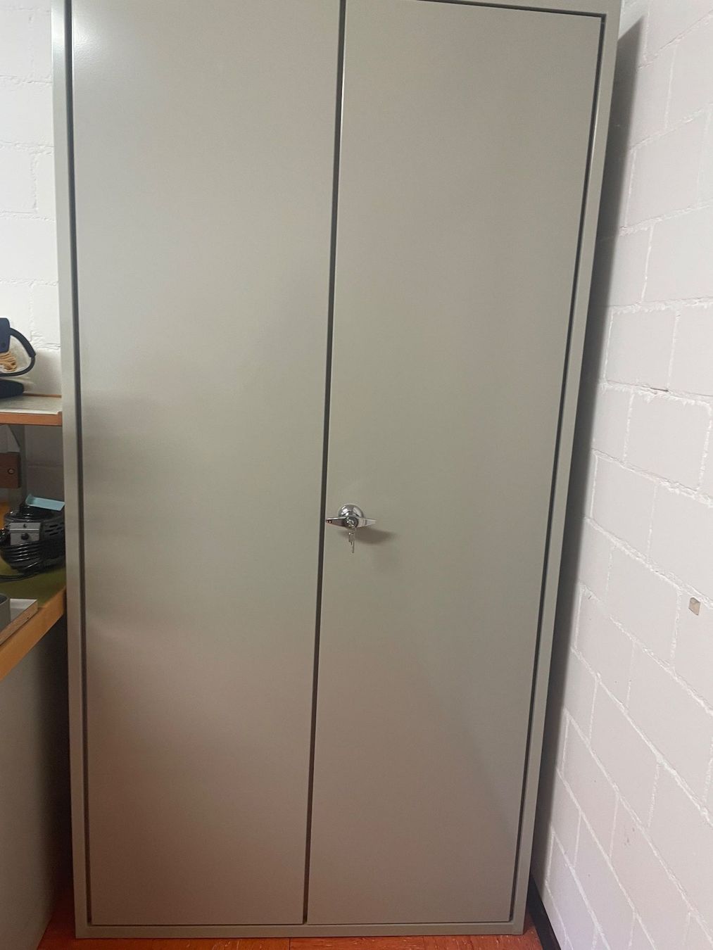 Armadi: Materialschrank metall – Nuovo (secondo la descrizione) da Schübelbach venduto da Huegi24 1