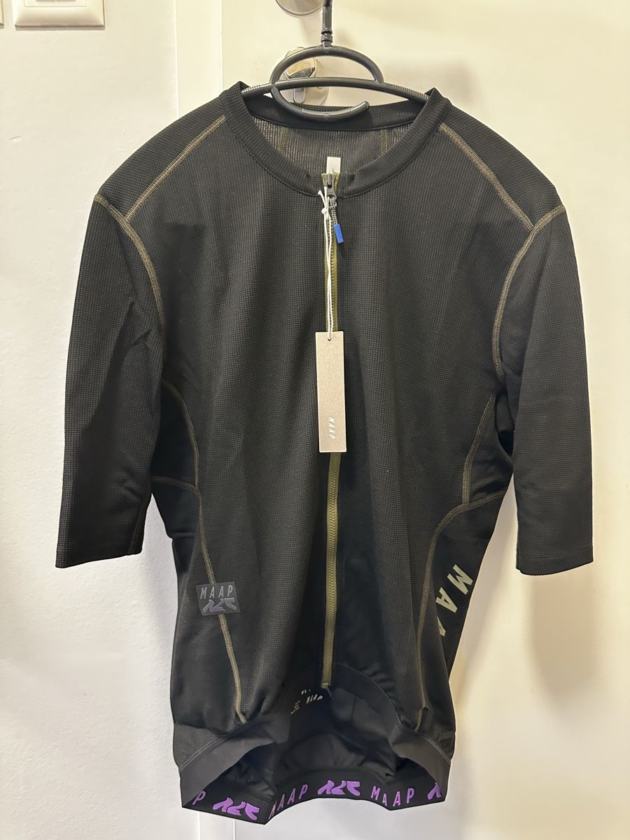 Canottiere & Pantaloni: MAAP Cycling Alt_Road Jersey 2.0 – Nuovo e nell'imballaggio originale da Carouge GE venduto da cytoplan