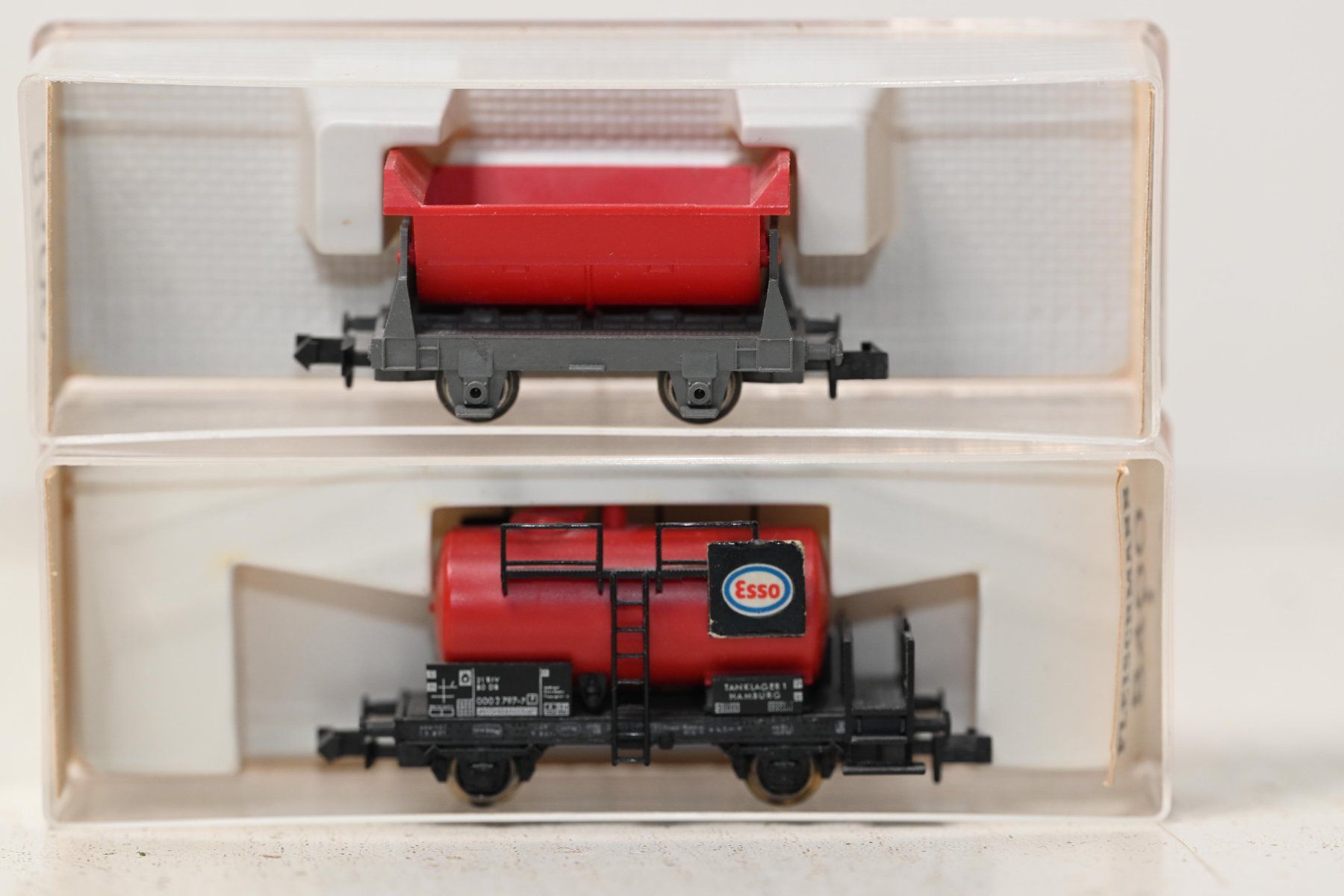 Fleischmann Modelleisenbahnen: Güterwagen FLM Kipplore + Esso Spur N mit OVP – Gebraucht aus Laupen ZH von Zmoewe