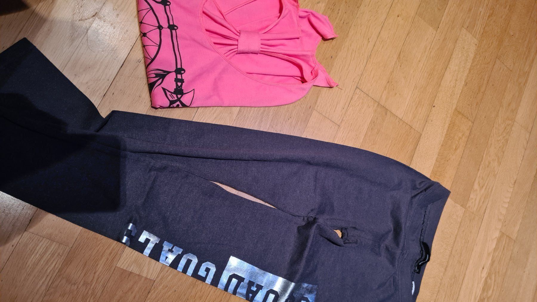 Lotti di vestiti: Shirts und 1 trainerhose  xs – Usato da Ferden venduto da jemyce