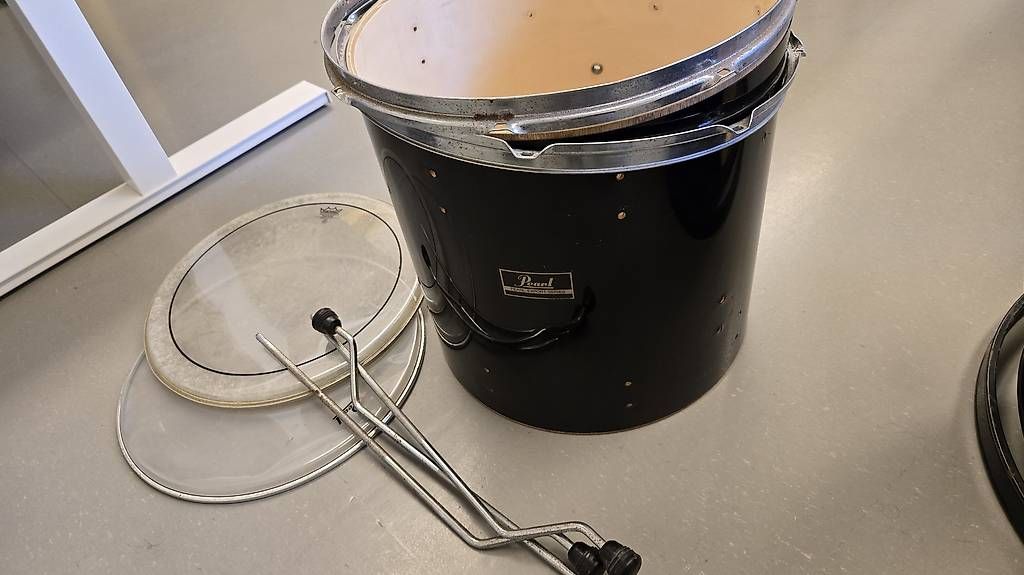 Strumenti musicali: Batterie Pearl  – Usato da La Chaux-de-Fonds venduto da tho_5cw6 4