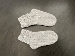 Handgestrickte Babysocken, Gr. 62/68, Fusslänge 13,5 cm