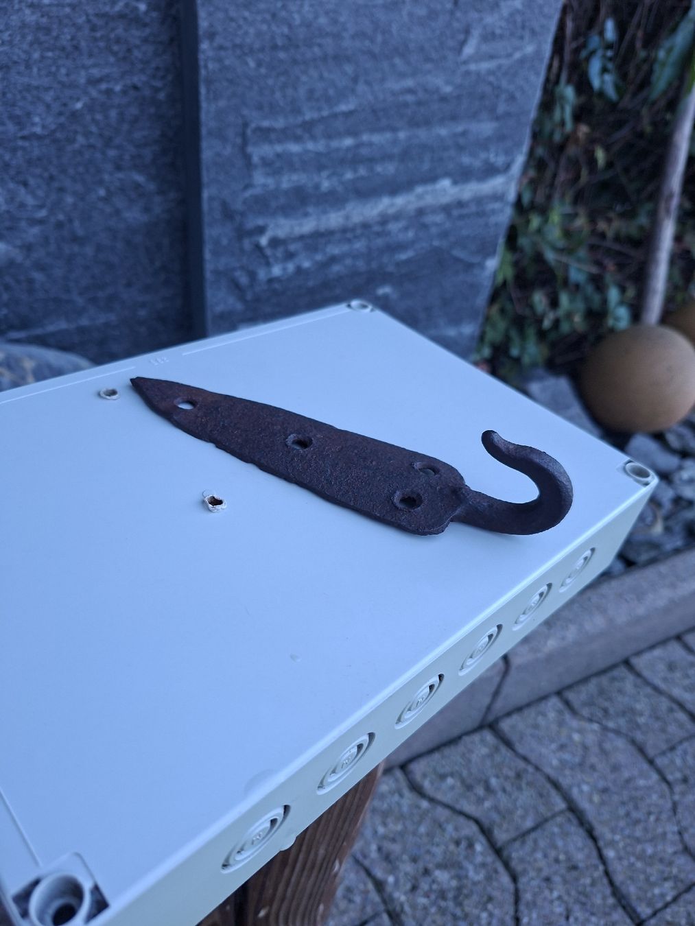 Ferramenta: Antiker Garderoben Hacken handgeschmiedet – Usato da Ganterschwil venduto da HeidiuPeter