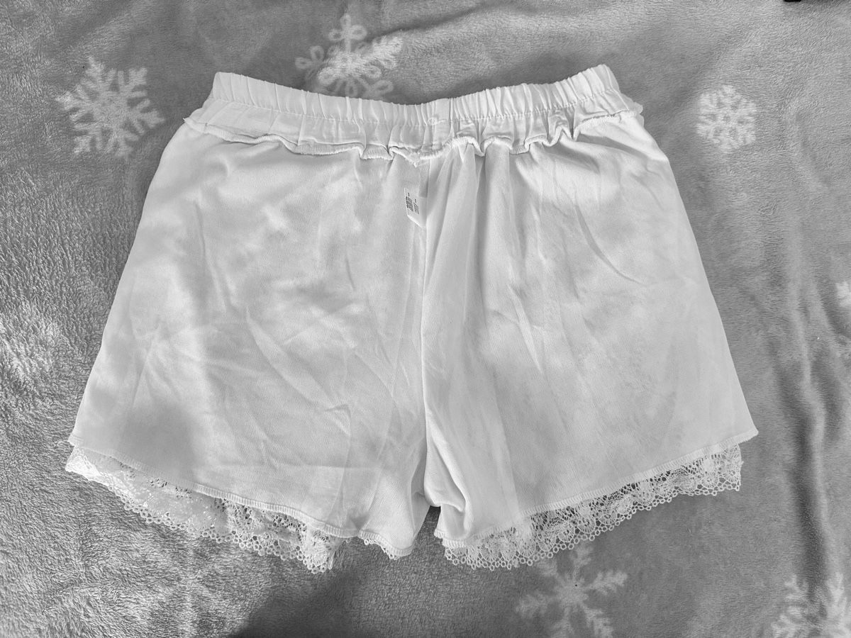 Hosen: Spitzen Shorts weiss neuwertig Gr. M – Gebraucht aus Emmenbrücke von little.treasures 6