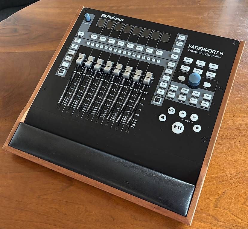 Console di mixaggio: Presonus faderport 8 avec stand – Usato da Yverdon-les-Bains venduto da blu_gf7v 1