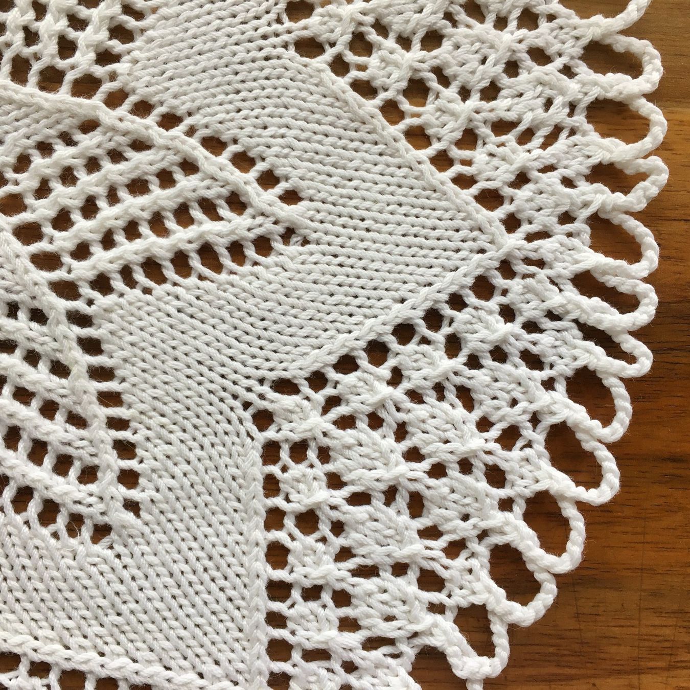 Sottobicchieri: Spitzendeckchen Handarbeit gestrickt rund ca. 26 cm DM – Usato da Subingen venduto da ArtBead 2