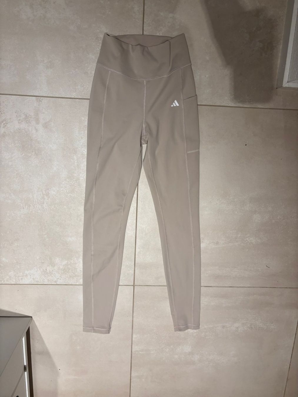 Adidas Leggings: Adidas Sportleggins – Neu (gemäss Beschreibung) aus Bülach von cf96
