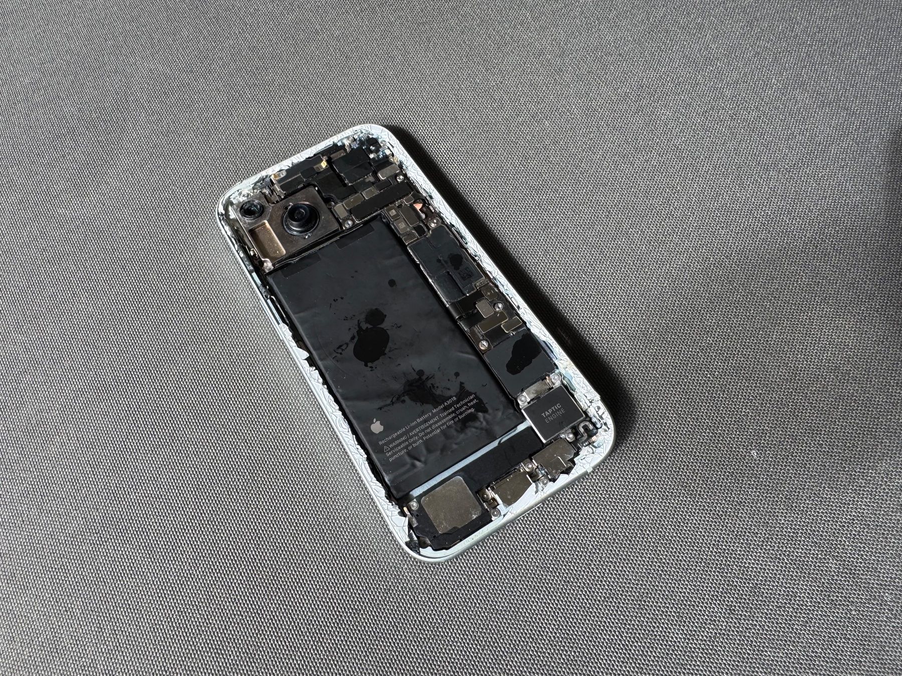 Apple Portables: Apple iPhone 15 – Défectueux à Lausanne par Denis- 6