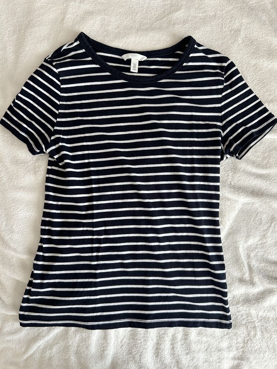 H&M T-shirt: Dunkelblau gestreiftes T-Shirt – Nuovo (secondo la descrizione) da Aarwangen venduto da e_9x