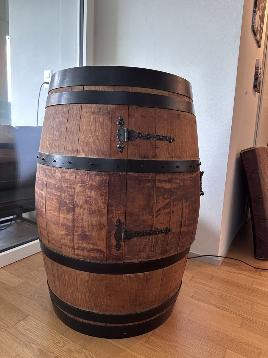Altro: Rustikale Bar aus Eichenfass - ein echtes Unikat! – Usato da Kriens venduto da Savas04 2
