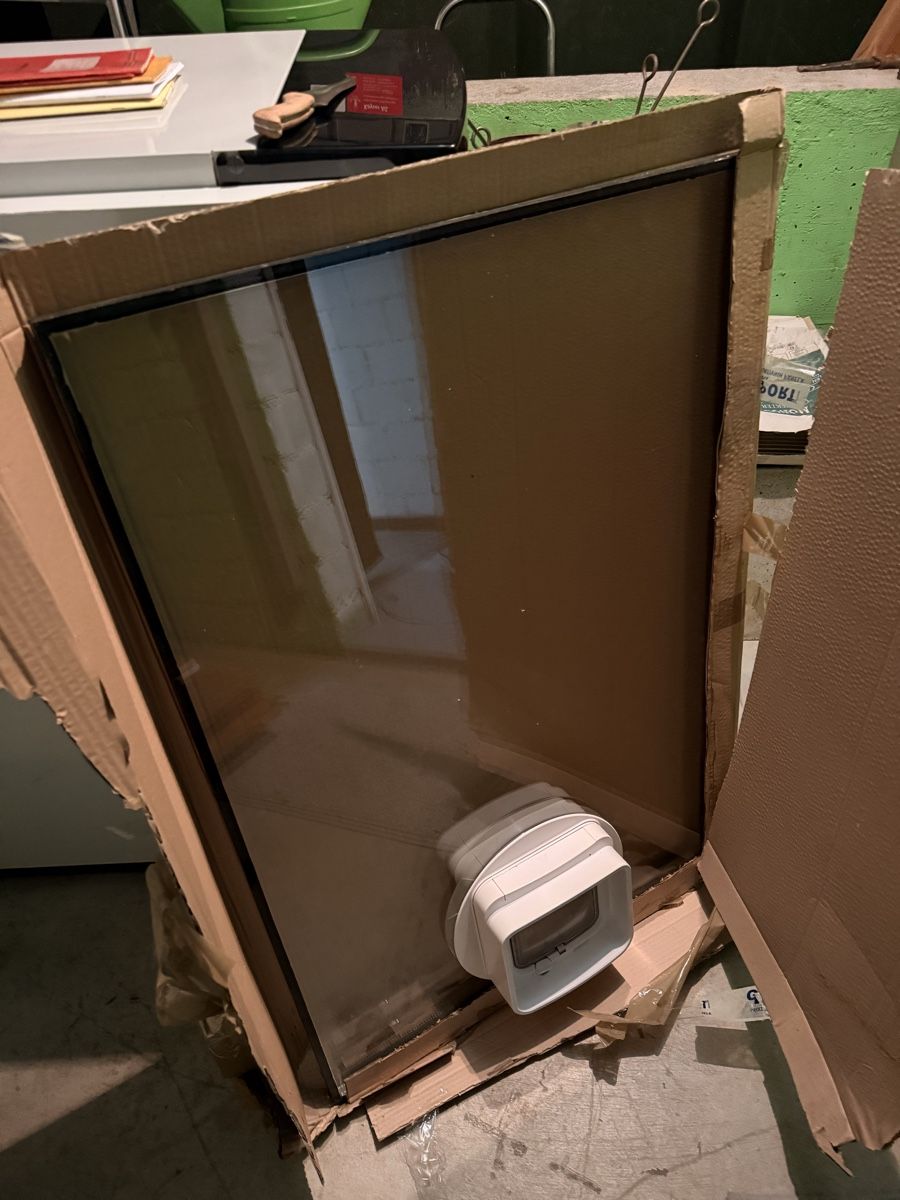 Fenster: Fensterscheibe mit Katzenklappe (Isolierglas) – Gebraucht aus Lufingen von Flava3301