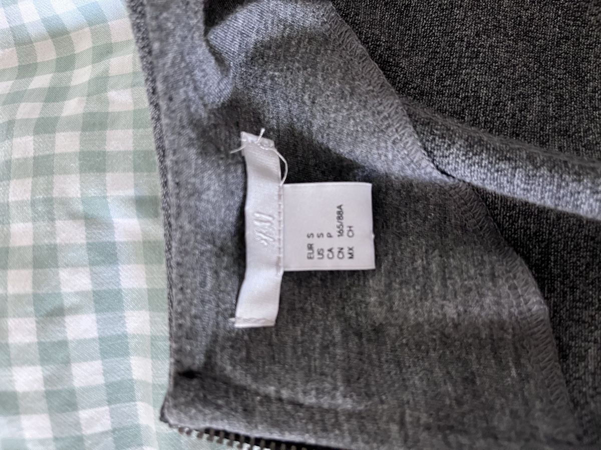 H&M Vestiti: Robe fourreau H&M grise, taille S – Usato da La Chaux-de-Fonds venduto da eli_9dy8 2