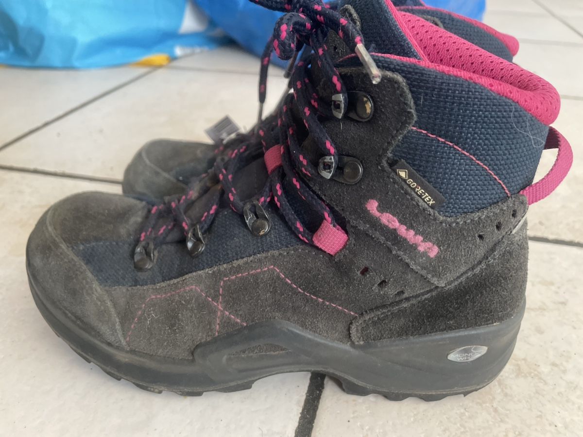 Lowa Scarpe per ragazze: Lowa Goretex Mädchen Wanderschuhe Gr.34 – Usato da Obergerlafingen venduto da cabo4