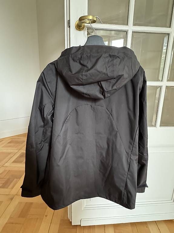 Jacken: Puma Rain Jacket Ferrari Limited Edition, Size: M,  – Gebraucht aus Lausanne von ama_ykl2 2