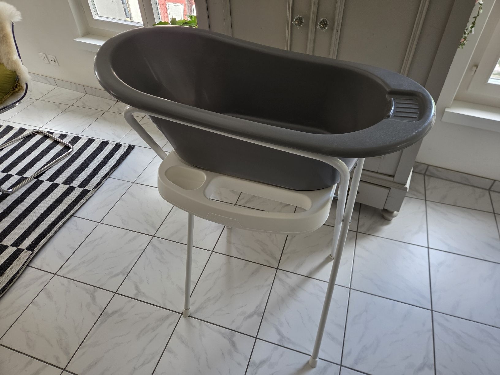 Vasche da bagno: Babybadewanne mit Gestell – Usato da Bremgarten AG venduto da Michelf1988