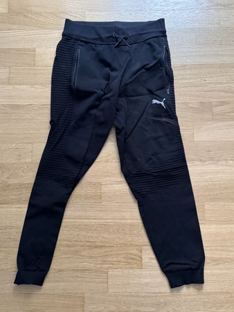 Puma Trainingshose schwarz Grösse S neuwertig