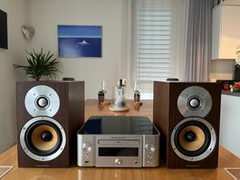 Marantz M-CR611 mit 100W Lautsprecher Bowers & Wilkins CM1