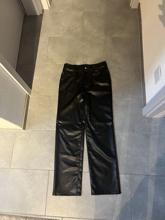 Schwarze Lederhose