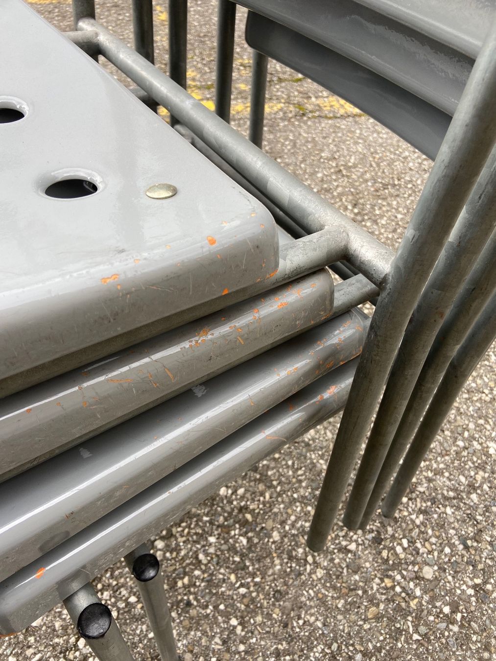 Stella Stühle: 5 chaises de jardin Stella grises – Gebraucht aus Lausanne von Plein-de-styles 8