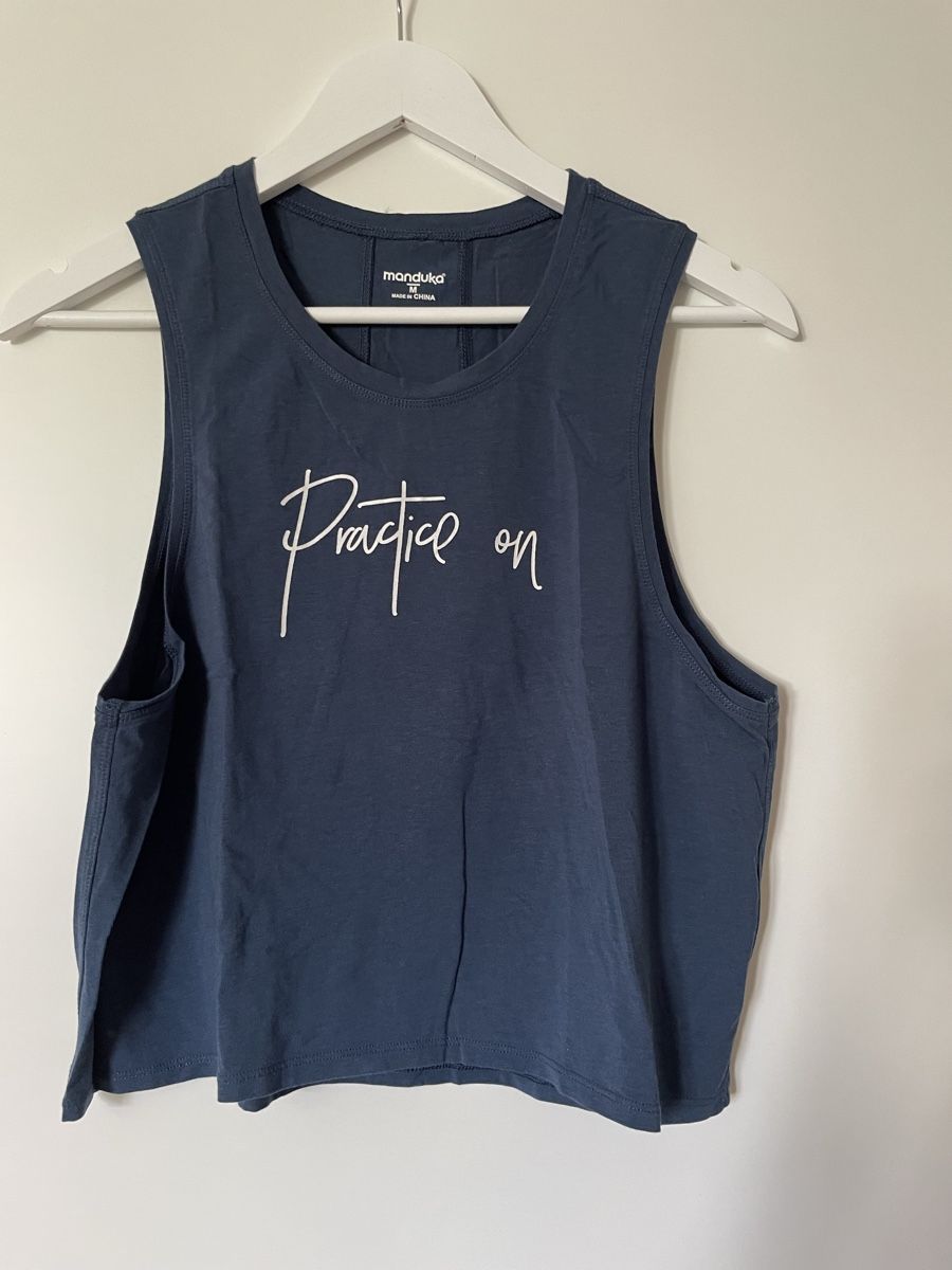 T-shirt: manduka top grösse m dunkelblau – Usato da Hettlingen venduto da Gaborrelli