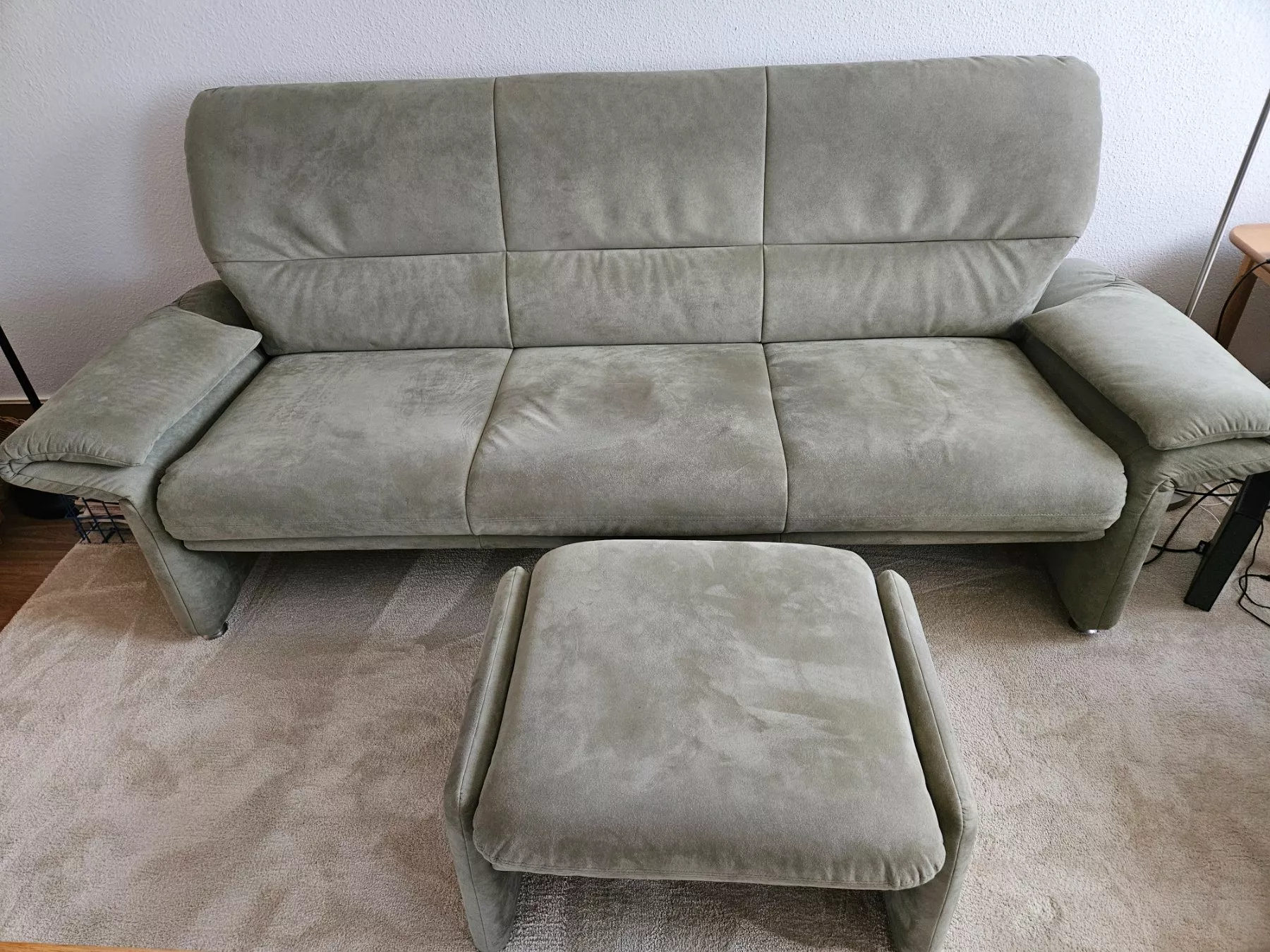 Divani: Sofa mit Hocker hellgrün Alcantara – Usato da Lyss venduto da sabethka 2