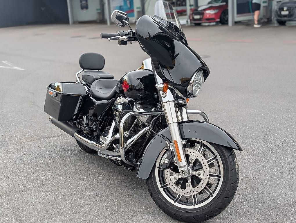 Touring: Harley-Davidson Electra Glide – D'occasion à Frauenfeld par osa_rnj6