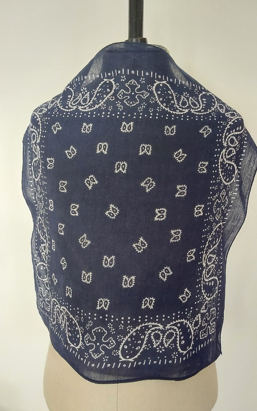 Foulard & Sciarpe: Baumwolltuch quadratisch dunkelblau  – Usato da Köniz venduto da scopello12 1