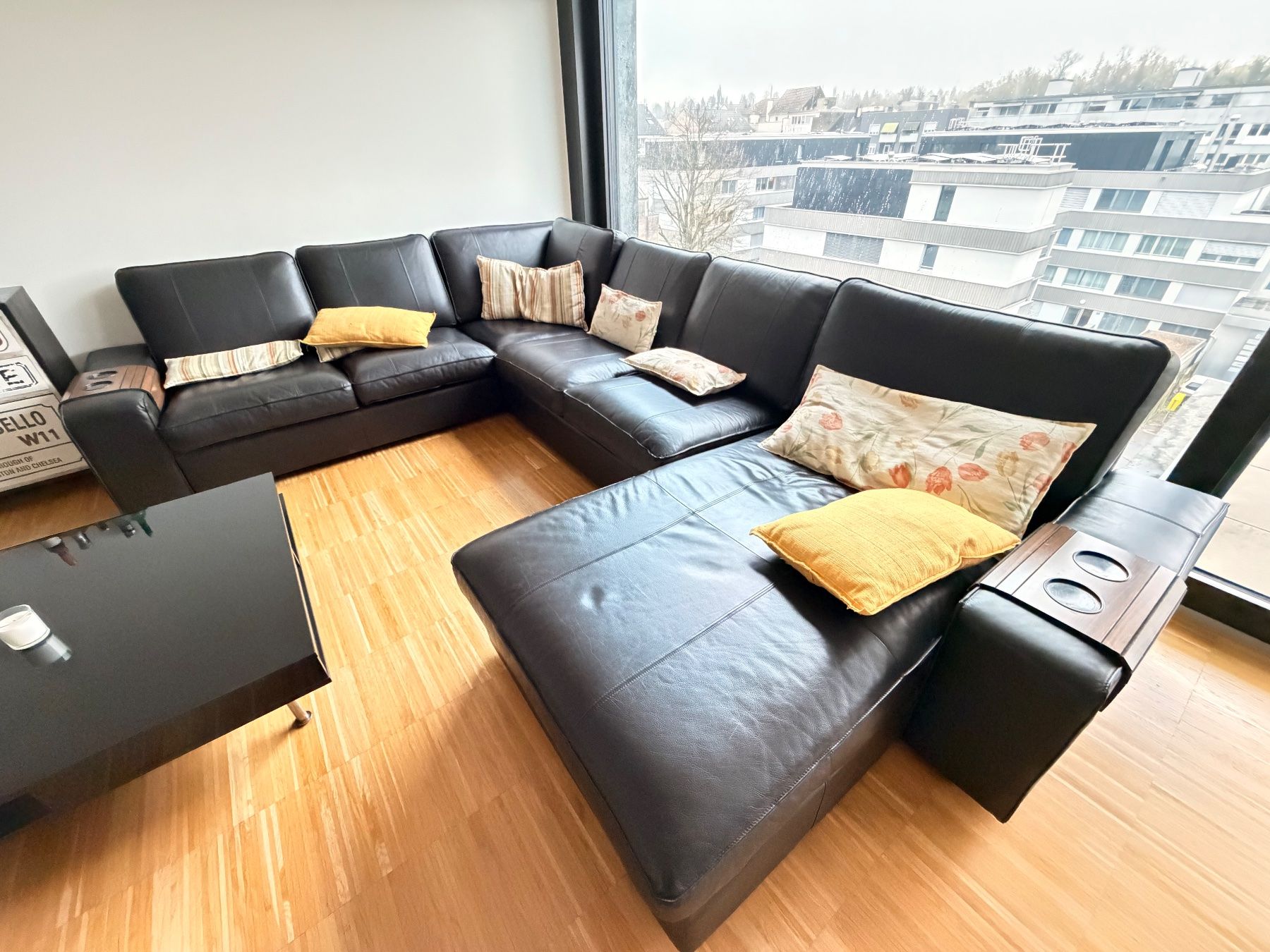 Ikea Divani: Schwarzes Ecksofa mit Ottomane, sehr bequem, Top Zustand – Usato da Basel venduto da fra_qkg6