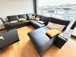 Schwarzes Ecksofa mit Ottomane, sehr bequem, Top Zustand