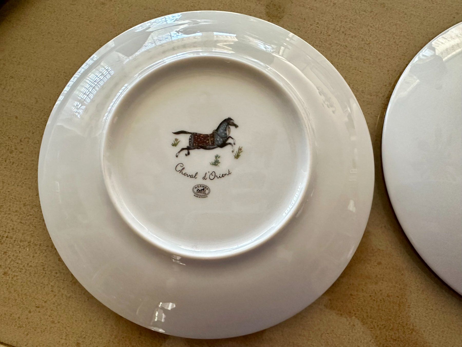 Hermès Teller: 2 Hermès Cheval d'Orient Brot- oder Dessertteller Neu – Neu und originalverpackt aus Genève von Mycollection 4
